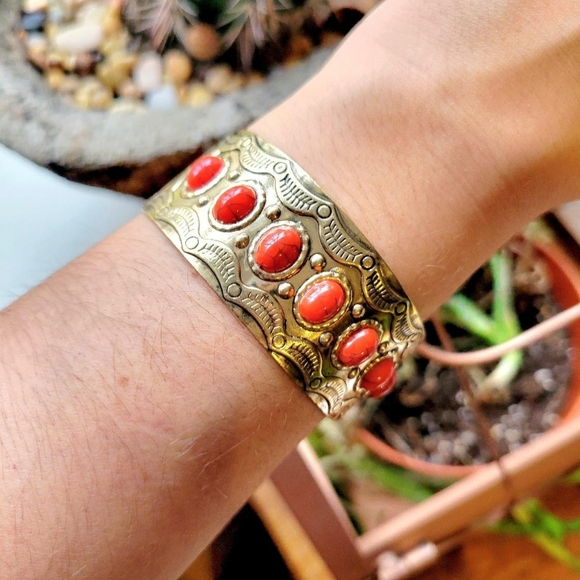 Vintage Bohemian Brass Red Jasper Stone Tribal Native Ornate Boho Cuff Bracelet - Picture 4 of 8
